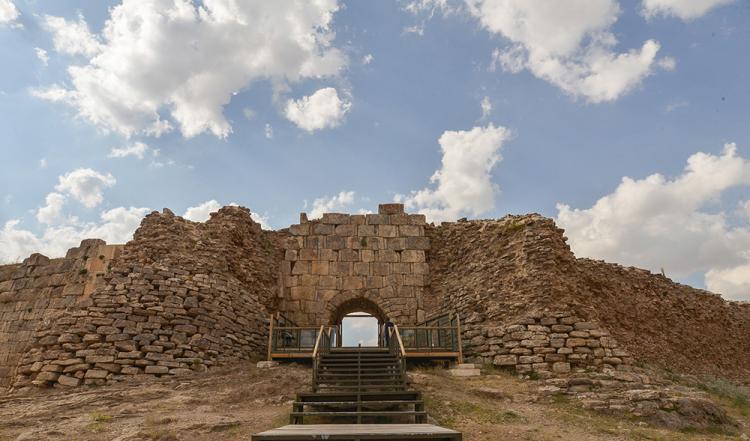 تصاویر تخت سلیمان,عکس های تخت سلیمان,تصاویر جاذبه‌های تاریخی آذربایجان غربی