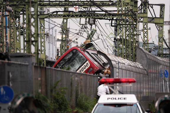 تصادف قطار با کامیون در ژاپن,اخبار حوادث,خبرهای حوادث,حوادث