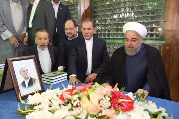فاتحه خوانی روحانی بر سر مزار هاشمی,اخبار سیاسی,خبرهای سیاسی,دولت