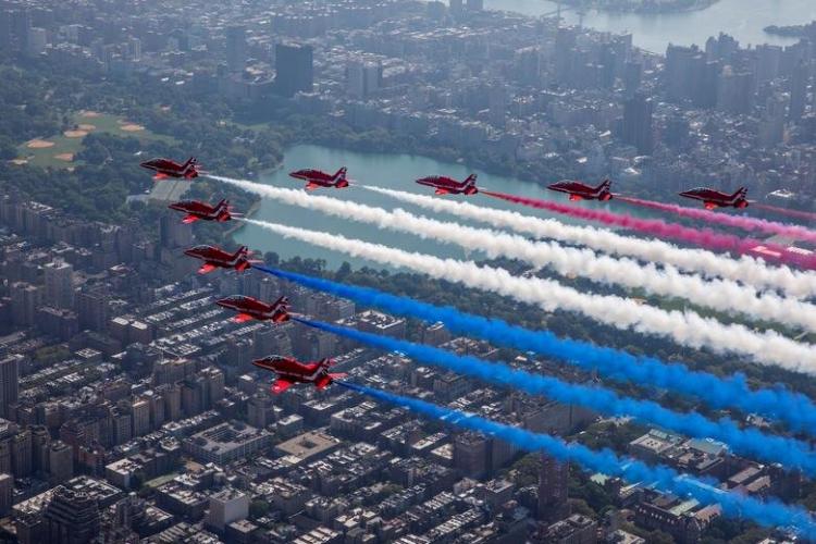 تصاویر نمایش جنگنده‌ها در آسمان نیویورک,عکس های نمایش جنگنده‌ها در آسمان نیویورک,تصاویر نمایشگاه بین‌المللی هوایی نیویورک