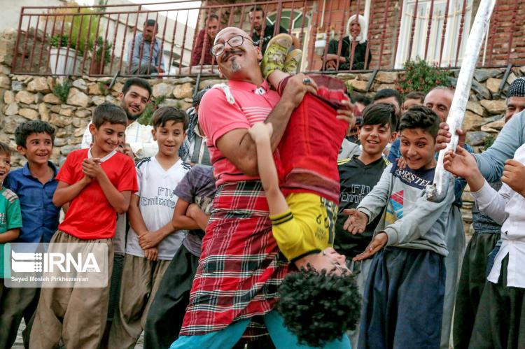 تصاویر چهاردهمین جشنواره بین المللی تئاتر خیابانی مریوان,عکس های مراسم در مریوان,تصاویر مردم شهر مریوان