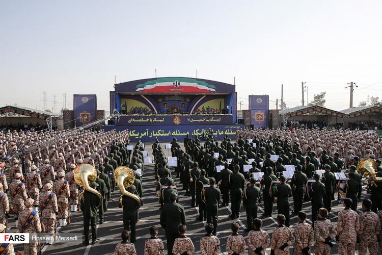 تصاویر رژه بزرگ نیروهای مسلح,عکس های حسن روحانی در مراسم رژه هفته دفاع مقدس,تصاویر هفته دفاع مقدس