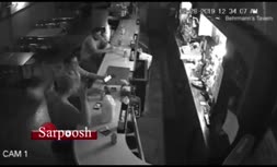 فیلم/ خونسردی عجیب یک مرد هنگام وقوع سرقت در یک رستوران!