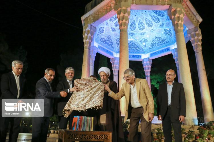 تصاویر آیین بزرگداشت یاد روز حافظ,عکس های حافظیه,تصاویر سید عباس صالحی در آرامگاه حافظ