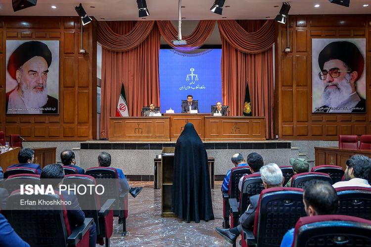 تصاویر دادگاه شبنم نعمت‌زاده,عکس های دادگاه های قضایی,تصاویر چهارمین جلسه پرونده شبنم نعمت‌زاده
