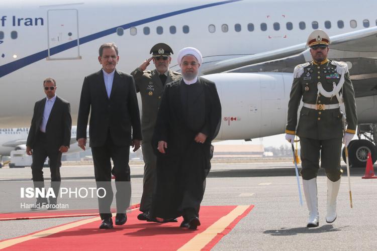 تصاویر استقبال از حسن روحانی در بازگشت از سازمان ملل متحد در نیویورک,عکس های حسن روحانی در تهران,تصاویر حسن روحانی در فرودگاه مهرآباد