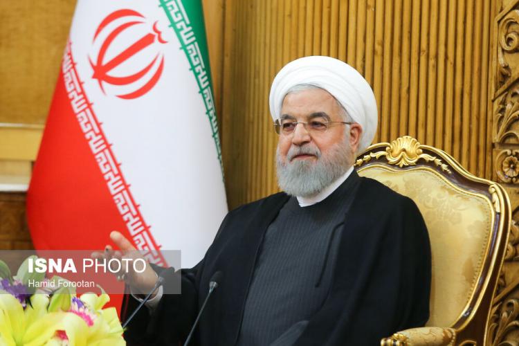 تصاویر استقبال از حسن روحانی در بازگشت از سازمان ملل متحد در نیویورک,عکس های حسن روحانی در تهران,تصاویر حسن روحانی در فرودگاه مهرآباد