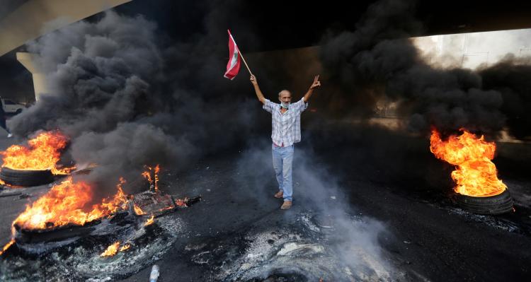 تصاویر اعتراضات لبنان,عکس های بحران در لبنان,تصاویر متعرضان لبنانی