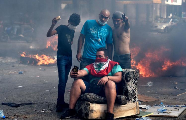 تصاویر اعتراضات لبنان,عکس های بحران در لبنان,تصاویر متعرضان لبنانی