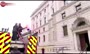 فیلم/ پاشیدن آب به رنگ خون بر روی ساختمان دولت انگلیس