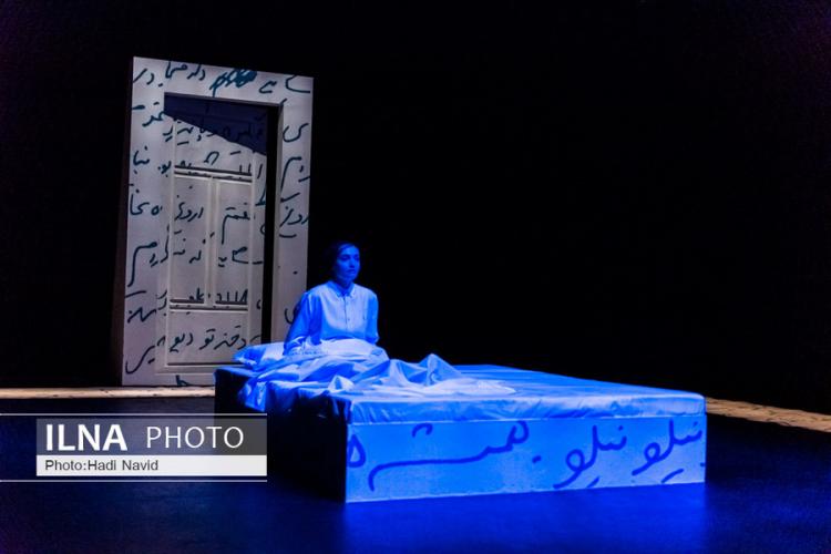 تصاویر نمایش امشب اینجا,عکس های تئاتر در تهران,تصاویر اجرای تئاتر نمایش امشب اینجا