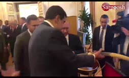 فیلم/ اهدای شمشیر 198 ساله به پوتین توسط مادورو