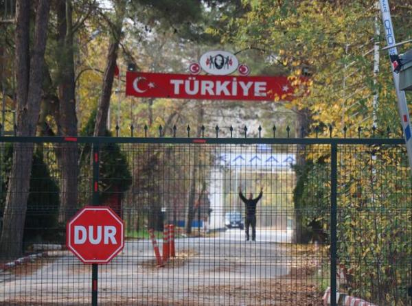 وضعیت یک داعشی در مرز ترکیه و یونان,اخبار سیاسی,خبرهای سیاسی,اخبار بین الملل