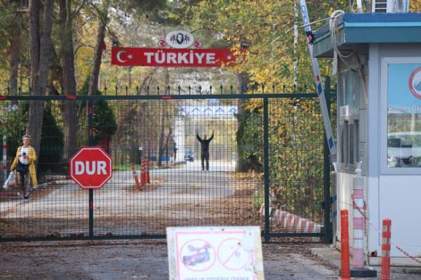 وضعیت یک داعشی در مرز ترکیه و یونان,اخبار سیاسی,خبرهای سیاسی,اخبار بین الملل