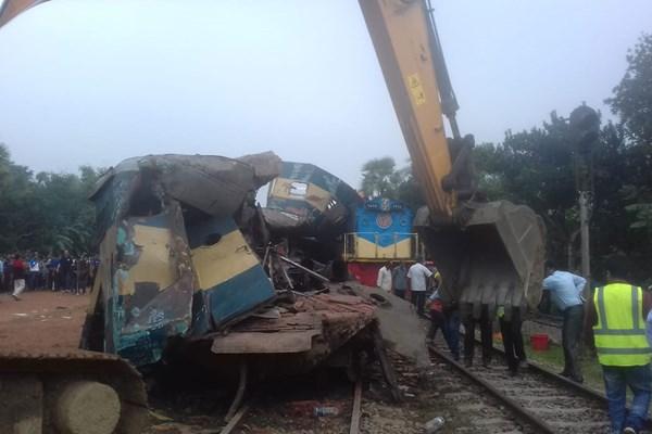 تصادف دو قطار در بنگلادش,اخبار حوادث,خبرهای حوادث,حوادث