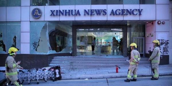 حمله معترضان هنگ‌کنگی به دفتر خبرگزاری چینی شینهوا,اخبار سیاسی,خبرهای سیاسی,اخبار بین الملل