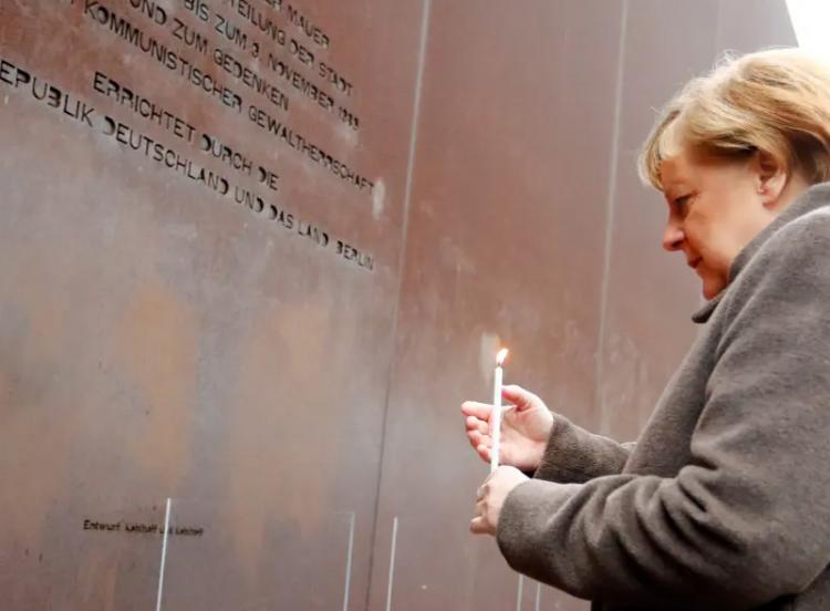 تصاویر آنگلا مرکل در یادبود سالگرد فروپاشی دیوار برلین,عکس های یادبود سالگرد فروپاشی دیوار برلین؛تصاویر سیاسون در یادبود سالگرد فروپاشی دیوار برلین