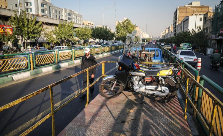 عکسهای موتوسواران متخلف,تصاویر موتوسواران متخلف,تصویر برخورد با موتوسواران متخلف