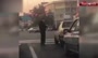 فیلم/ واکنش جالب پلیس به انداختن سیگار روی زمین توسط یک راننده