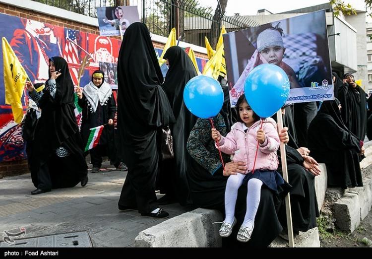 تصاویر راهپیمایی روز ۱۳ آبان در تهران,عکس های راهپیمایی روز ۱۳ آبان در تهران,تصاویر راهپیمایی 13 آبان مقابل سفارت سابق آمریکا در تهران