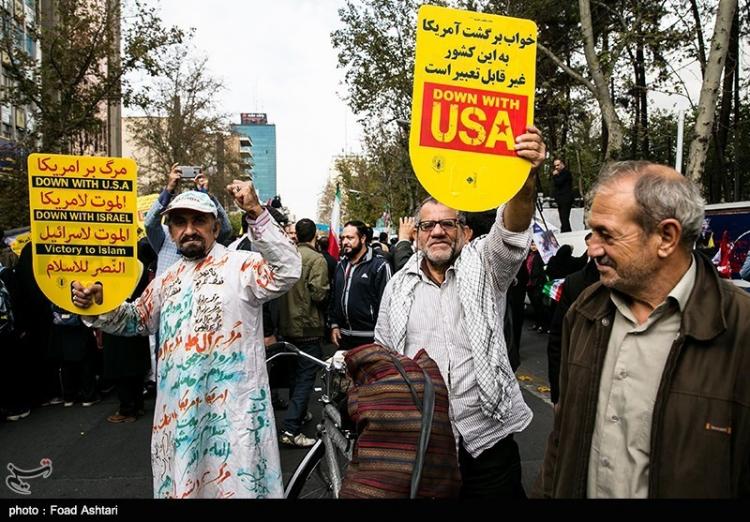 تصاویر راهپیمایی روز ۱۳ آبان در تهران,عکس های راهپیمایی روز ۱۳ آبان در تهران,تصاویر راهپیمایی 13 آبان مقابل سفارت سابق آمریکا در تهران