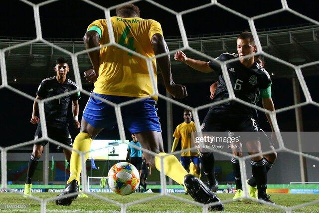 تصاویر رقابت های فوتبال زیر ۱۷ سال برزیل,عکس های رقابت های فوتبال در برزیل,تصاویر دیدار تیم آرژانتین و تاجیکستان
