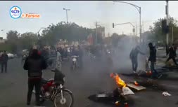 ویدئو/ آتش زدن بانک شهر و به غارت بردن اموال در اصفهان