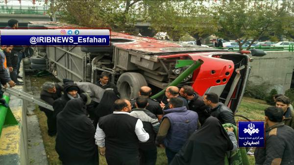 سقوط اتوبوس مسافربری در اصفهان,اخبار حوادث,خبرهای حوادث,حوادث
