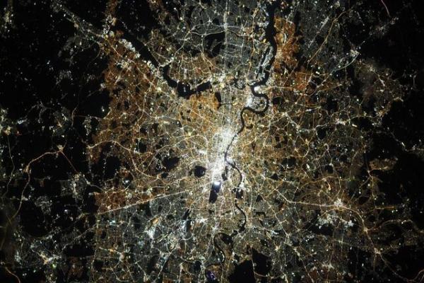 عکس دیدنی ناسا از درخشش لندن در شب,اخبار علمی,خبرهای علمی,نجوم و فضا