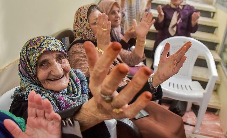 تصاویر جشن یلدا در کنار سالمندان,عکس جشن شب یلدا در خانه سالمندان,تصاویری از شهروندان بجنوردی در شب یلدا