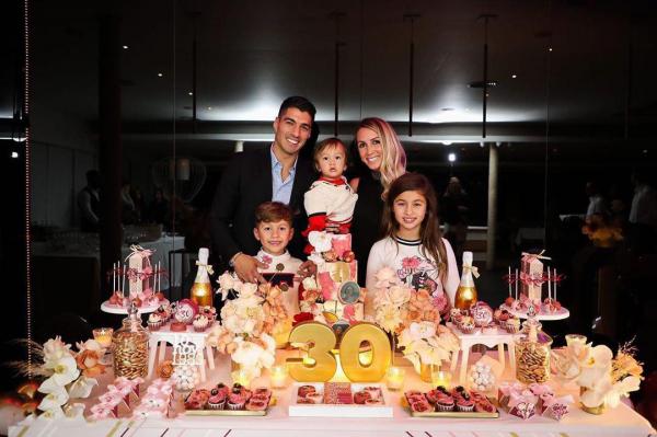 سالگرد ازدواج لوئیس سوارس و همسرش,اخبار فوتبال,خبرهای فوتبال,اخبار فوتبالیست ها