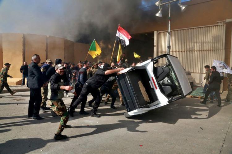 تصاویر حمله عراقی‌ها به سفارت آمریکا,عکس های حمله عراقی‌ها به سفارت آمریکا,تصاویر سفارت آمریکا در بغداد