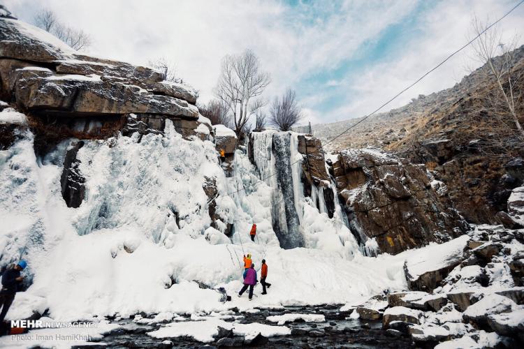 تصاویر آبشار گنجنامه,عکس های یخ نوردی در آبشار گنجنامه,تصاویر جاذبه‌های گردشگردی شهر همدان