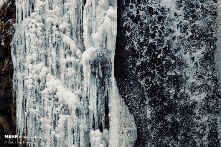 تصاویر آبشار گنجنامه,عکس های یخ نوردی در آبشار گنجنامه,تصاویر جاذبه‌های گردشگردی شهر همدان