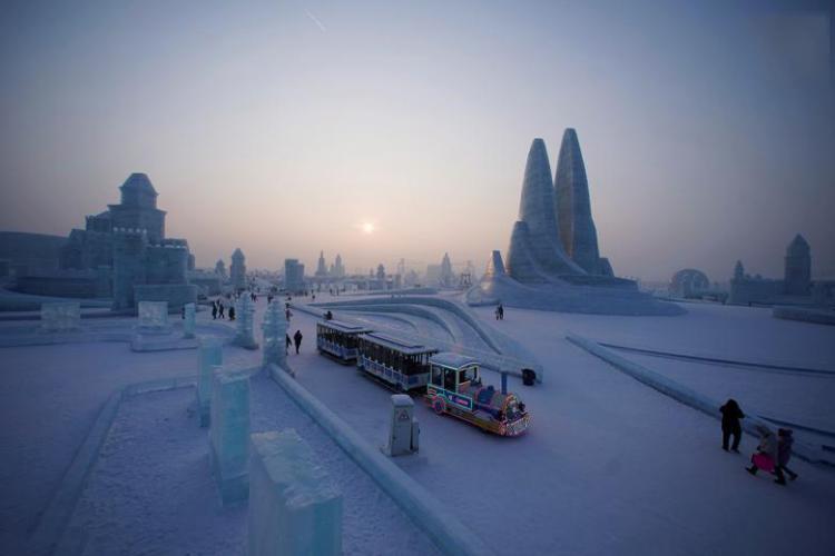 تصاویر جشنواره مجسمه‌های یخی و برفی,عکس های جشنواره مجسمه‌های یخی و برفی,تصاویر جشنواره مجسمه‌های یخی در هاربین چین