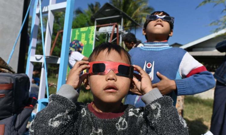 تصاویر خورشیدگرفتگی در ایران تصاویر خورشیدگرفتگی در ایران,عکس های خورشیدگرفتگی در ایران,تصاویر خورشیدگرفتگی حلقوی