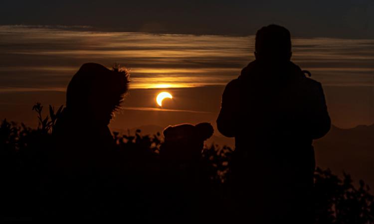 تصاویر خورشیدگرفتگی در ایران تصاویر خورشیدگرفتگی در ایران,عکس های خورشیدگرفتگی در ایران,تصاویر خورشیدگرفتگی حلقوی