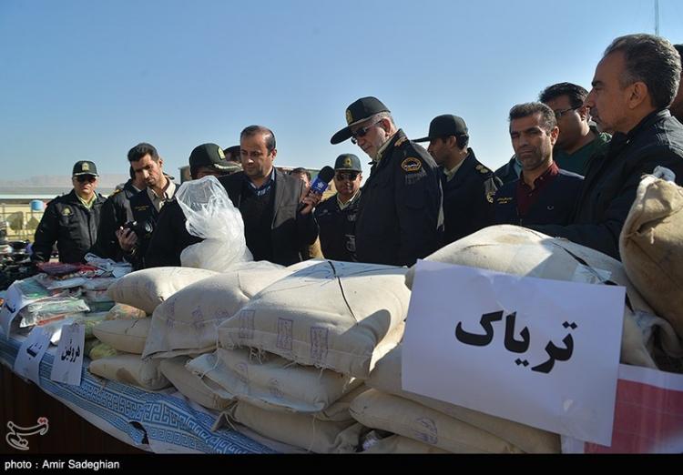 تصاویر دستگیری سارقین درون خودرویی در شیراز,عکس های دستگیری سارقین درون خودرویی در شیراز,تصاویر کشفیات مواد مخدر د شیراز