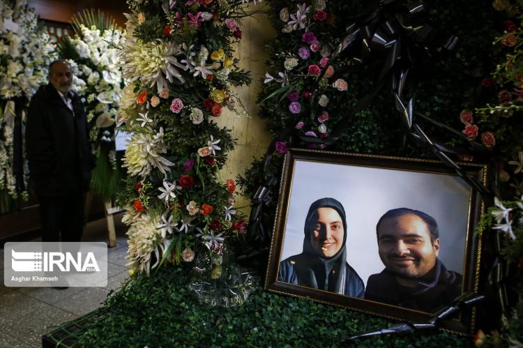 تصاویر مراسم یادبود جان‌باختگان حادثه سقوط هواپیمای اوکراین,عکس های مراسم یادبود محمد حسین و زینب اسدی لاری,تصاویر مراسم برای جان‌باختگان حادثه سقوط هواپیمای اوکراین