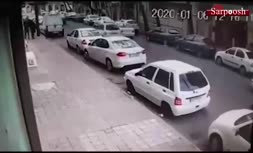 فیلم/ تصادف راننده فراری با ۱۳ خودرو و ۳ عابر پیاده!