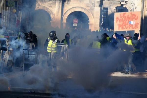 استفاده از نارنجک گاز اشک‌آور علیه معترضان,اخبار سیاسی,خبرهای سیاسی,اخبار بین الملل