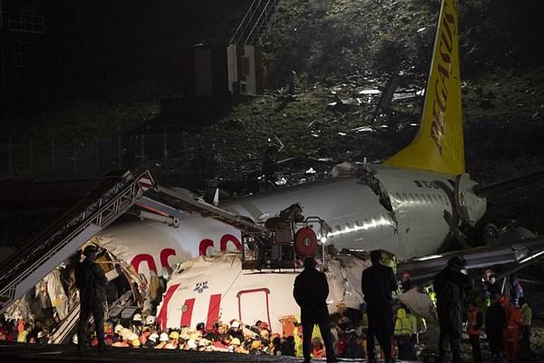 ۳ کشته و ده‌ها زخمی در سانحه هواپیمای ترکیه‌ای + عکس