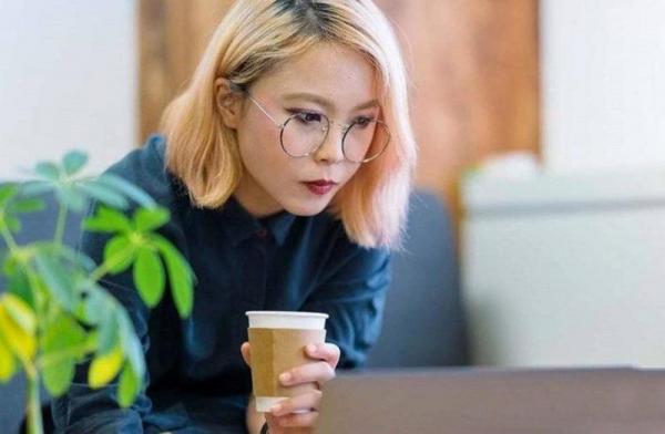 ممنوعیت عینک زدن زنان در شرکت‌های ژاپنی,اخبار جالب,خبرهای جالب,خواندنی ها و دیدنی ها