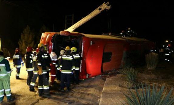 واژگونی اتوبوس مسافری در زنجان,اخبار حوادث,خبرهای حوادث,حوادث