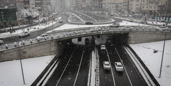 بارش برف در محورهای شمالی تهران,اخبار اجتماعی,خبرهای اجتماعی,وضعیت ترافیک و آب و هوا