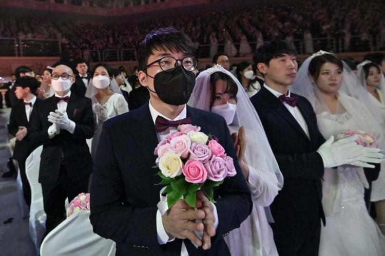 تصاویر مراسم ازدواج دسته‌جمعی در کره‌جنوبی,عکس های مراسم ازدواج دسته‌جمعی در کره‌جنوبی,تصاویر ازدواج دسته‌جمعی در سایه ویروس کرونا