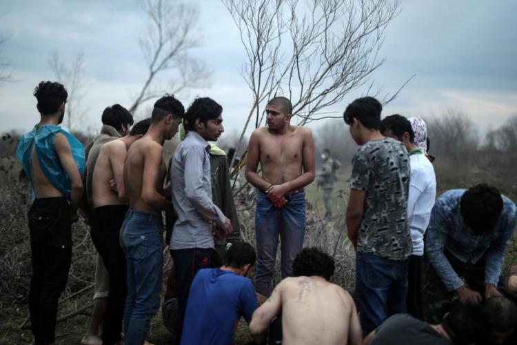 تصاویر درگیری مرزبانان یونان با پناهجویان,عکس های درگیری مرزبانان یونان با پناهجویان,تصاویر دستگیری نیروهای مرزی یونان