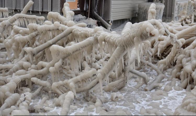 تصاویر یخ زدن خانه ها در منطقه هامبورگ آمریکا,عکس های یخ زدن خانه ها در منطقه هامبورگ آمریکا,تصاویر خانه های منجمد شده