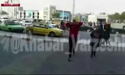 فیلم/ شجاع خلیل‌زاده به دختری که می‌خواست سلفی بگیرد :فاصله بگیر کرونا نگیریم!