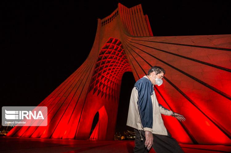 تصاویر قرمز شدن برج آزادی تهران,عکس های قرمز شدن برج آزادی تهران,تصاویر قرمز شدن برج آزادی همزمان با روز جهانی هموفیلی